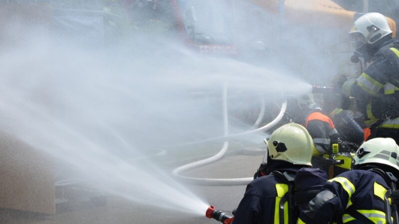 Dewastujący pożar na gospodarstwie rolnym na Zamojszczyźnie powoduje straty wynoszące 55 tysięcy złotych