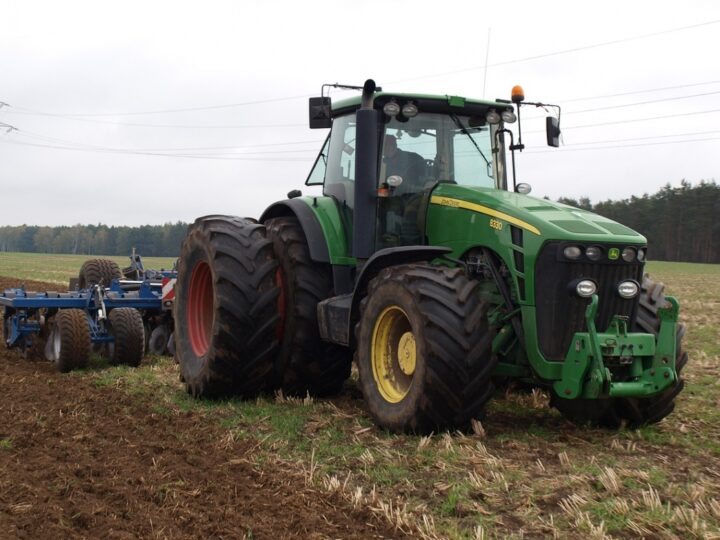 Strajk Generalny 6 marca: Rolnicy planują zasilić Warszawę traktorami. Jak możesz się przyłączyć?