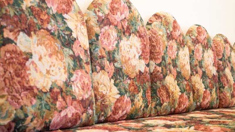 Jak położyć agrowłókninę pod rosnące już tuje