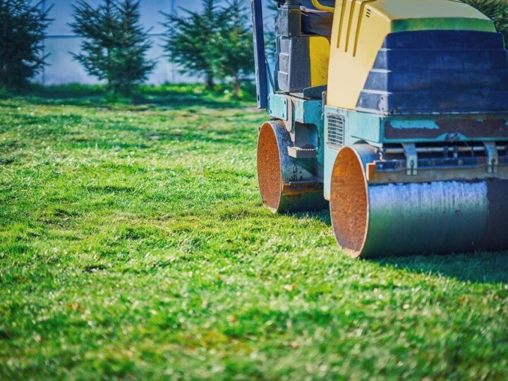 Jak przygotować podłoże pod trawę z rolki