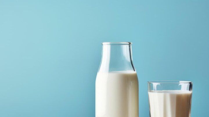 Ile tłuszczu ma mleko prosto od krowy – porównanie z mlekiem sklepowym