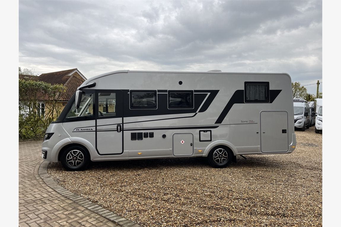 Adria Sonis Supreme kamper integra